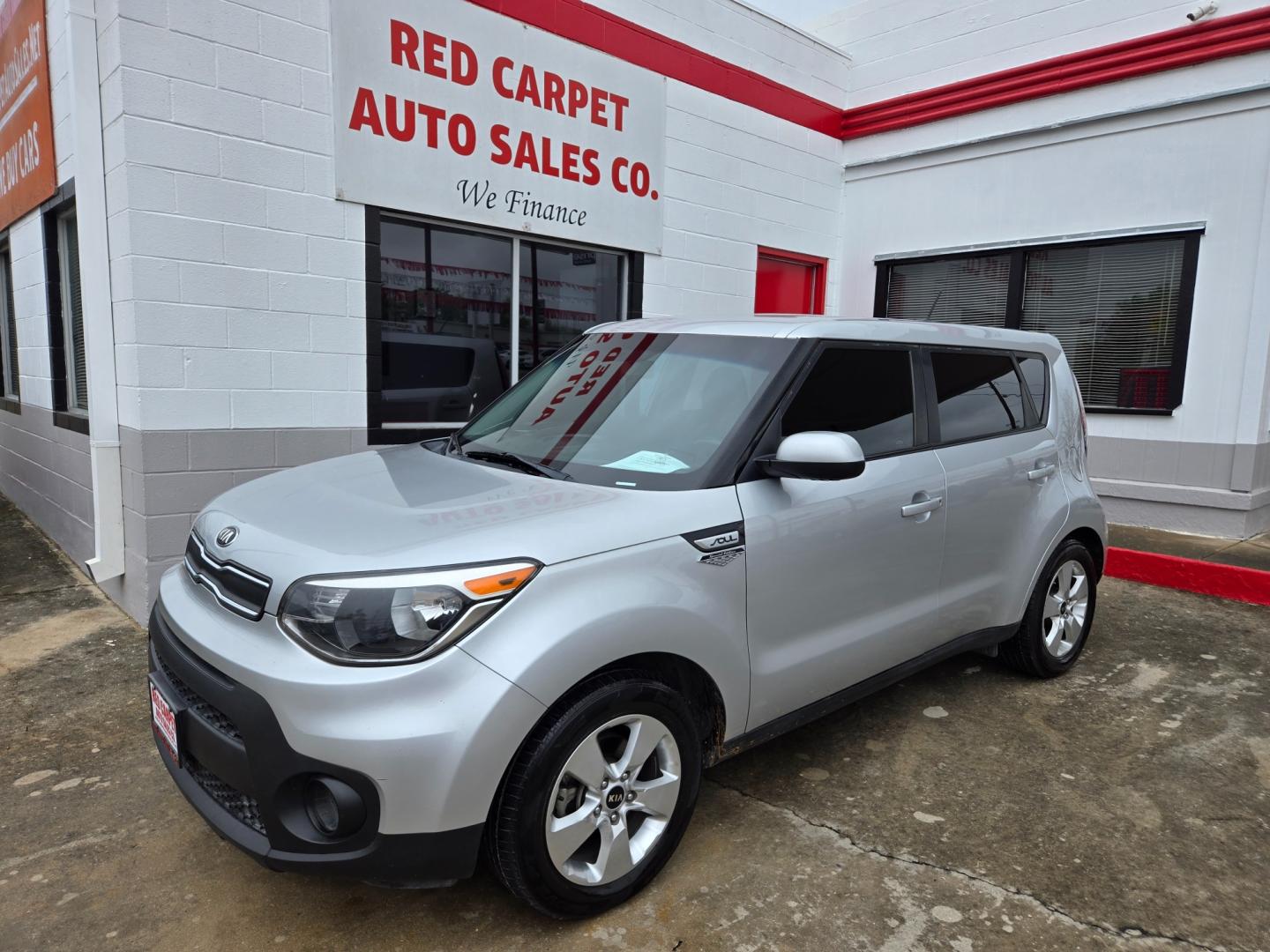 2017 SILVER Kia Soul (KNDJN2A2XH7) with an 1.6L I4 F DOHC 16V engine, Manual Transmission transmission, located at 503 West Court, Seguin, TX, 78155, (830) 379-3373, 29.568621, -97.969803 - Photo#0